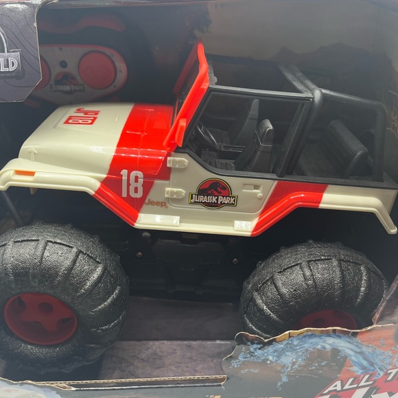Jada Jurassic World Park Jeep Wrangler Remote Control R/C Land & Water 4x4 NEW - Picture 4 of 9